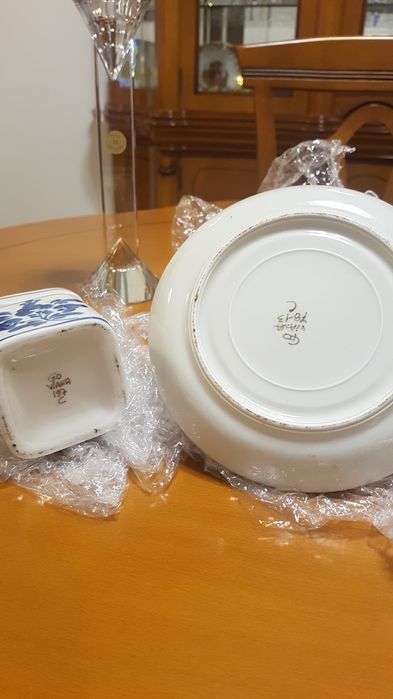 Manteigueira  e três Potes de condimentos