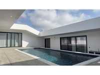 Vende-se moradia de arquitetura moderna T4 com piscina e ...