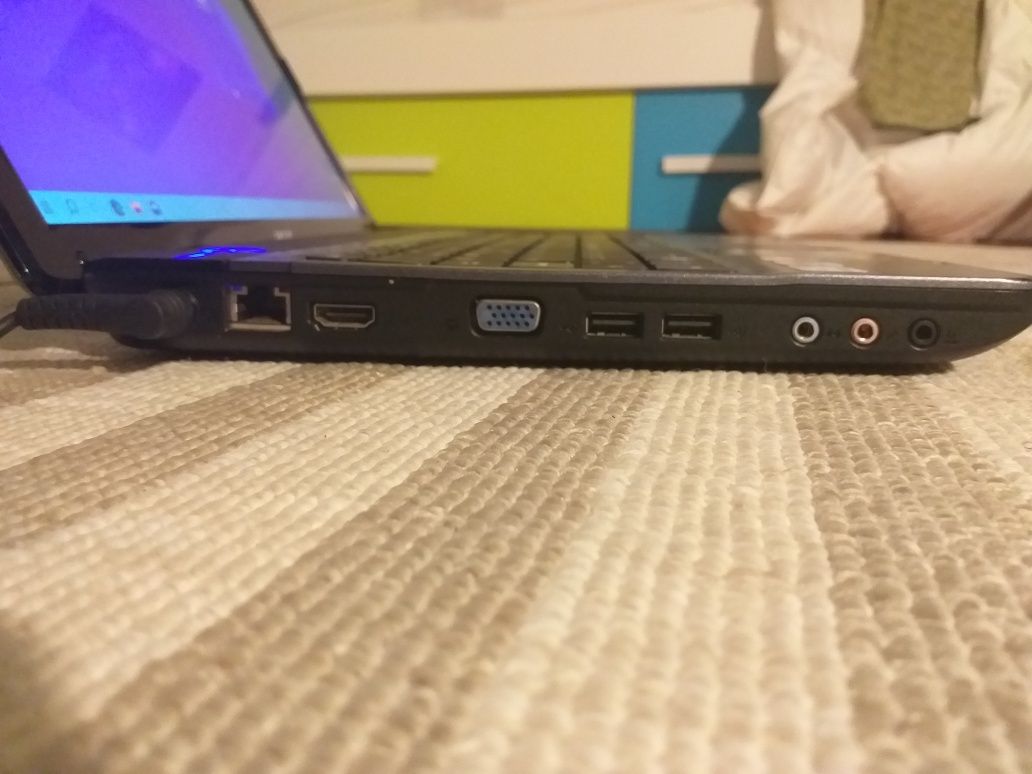 Portátil Acer Aspire 5738DG