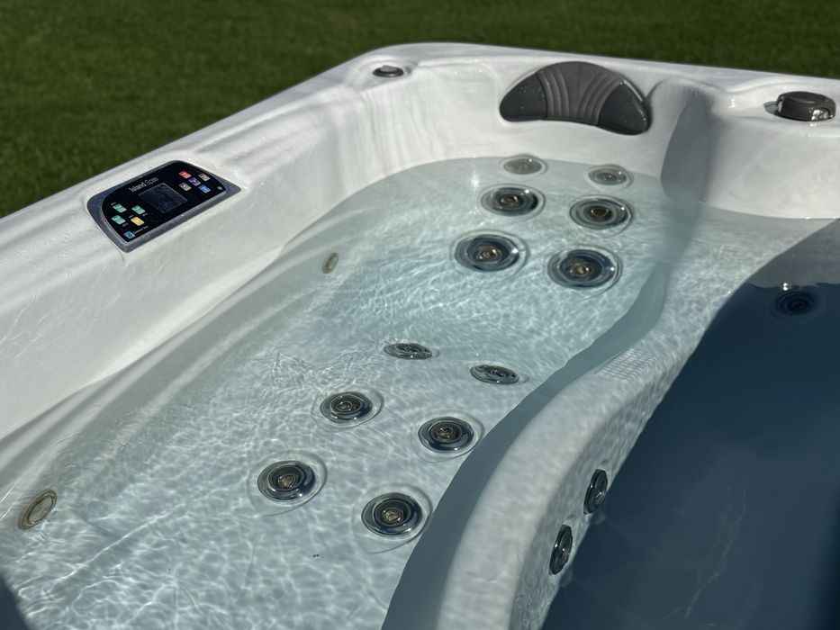 Jacuzzi spa duze