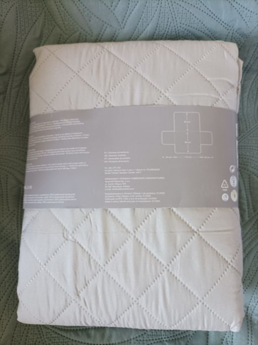 Narzuta/ochraniacz na sofę marki Smukee