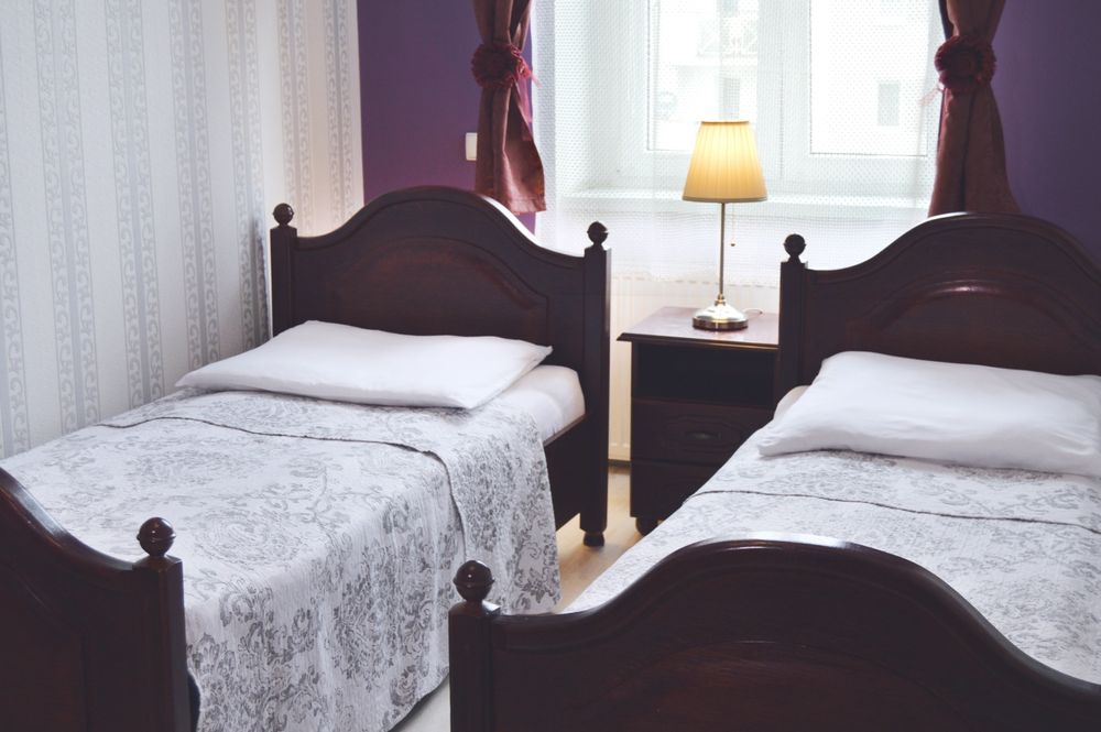 Łóżko 90x200 / Solidne / Rama + stelaż listwy/1=400zł/2=750zł/3=1000zł