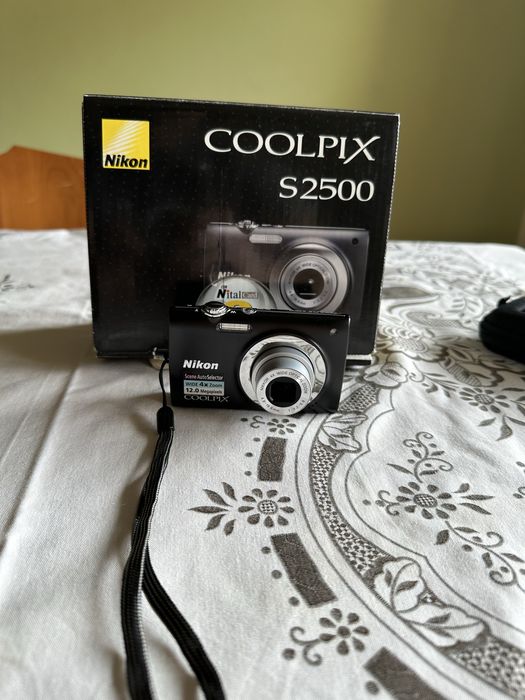 Nikon Coolpix S2500 - Como nova na caixa