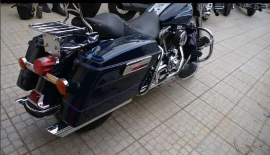 Harley Davidson Road King Police (shrine)