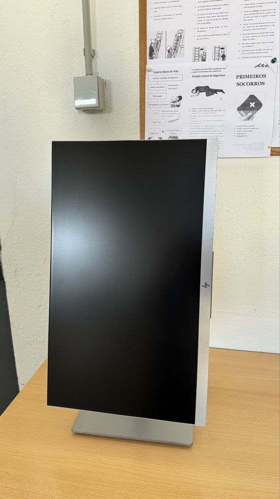 HP EliteDisplay E223| 21.5”