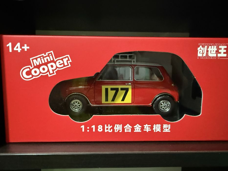 Vendo mini cooper rally escala 1/18 em caixa