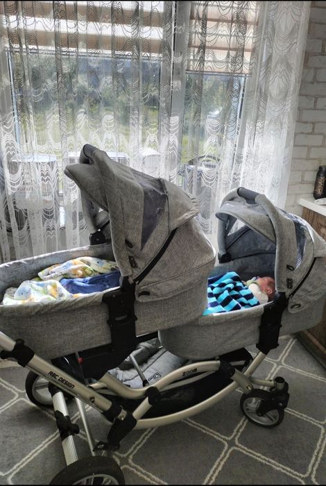 Коляска для двійні