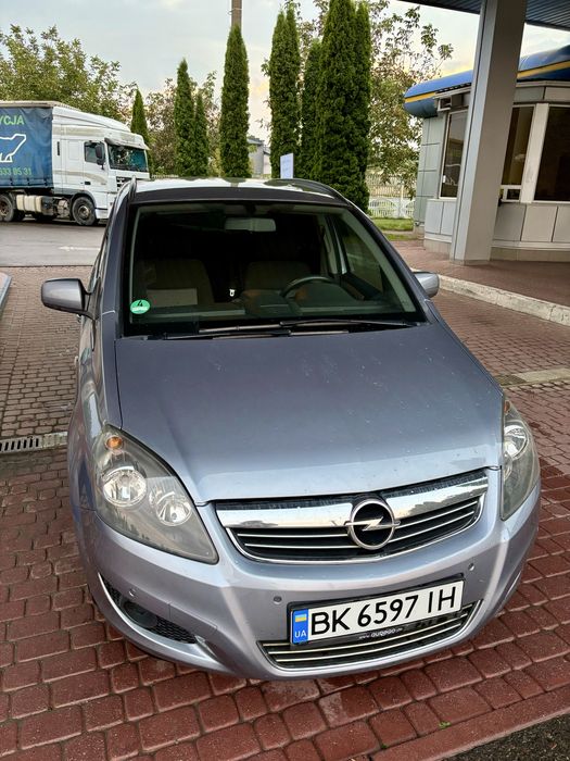 Opel Zafira B 2011 рік