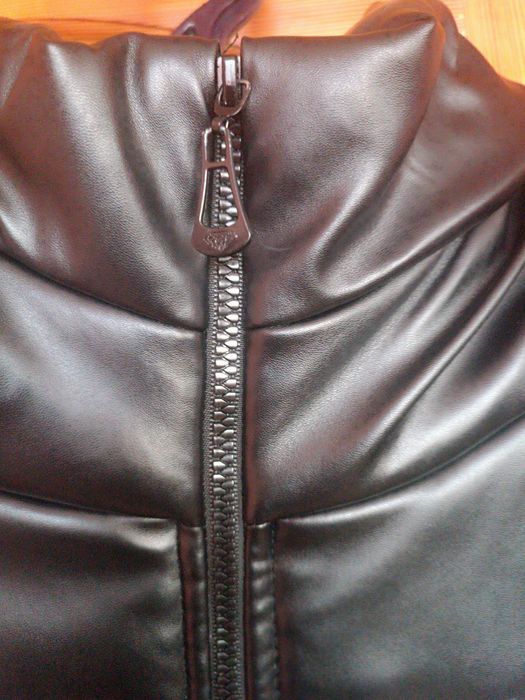 Жіноча куртка з екошкіри