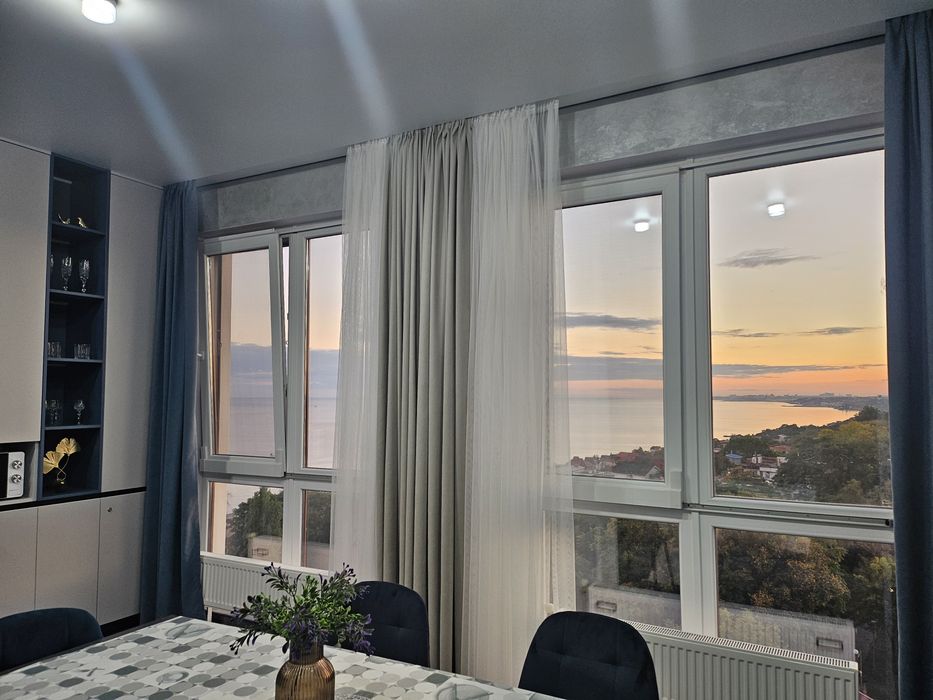 Сдам посуточно 2х кв.Таирова.  с панорамным  видом на море ЖК Авин