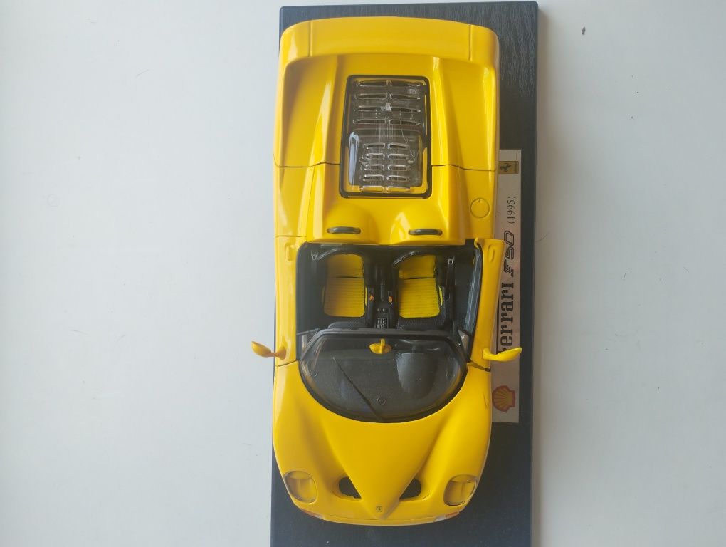 Miniatura Ferrari F50 - 1:18 (Com caixa)