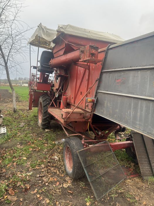 Комбайн T600S з жаткою