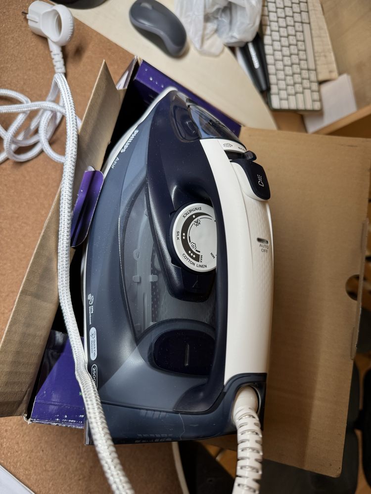 Праска Philips Azure  GC 4556