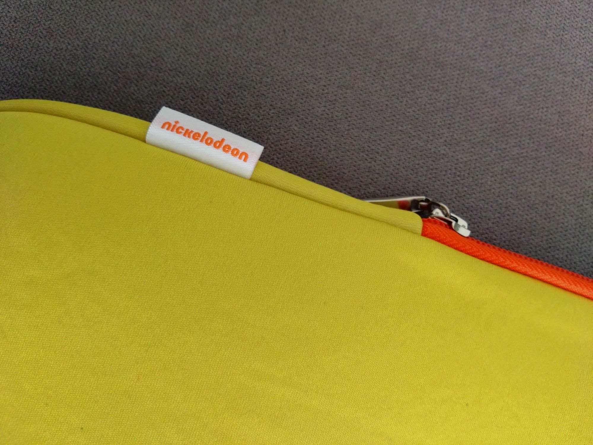 Pokrowiec 30x40 tablet, laptop SpongeBob. Nowy. Polecam