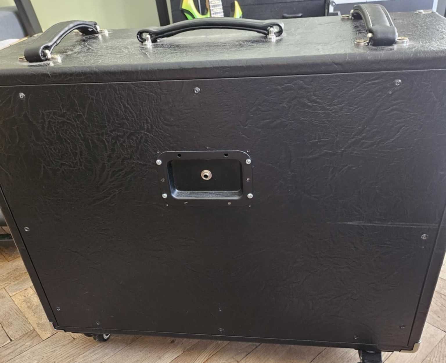 Kolumna gitarowa Bugera 2 x 12"