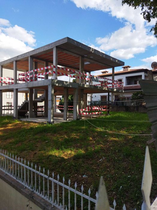 Vendo casa para demolir e construir