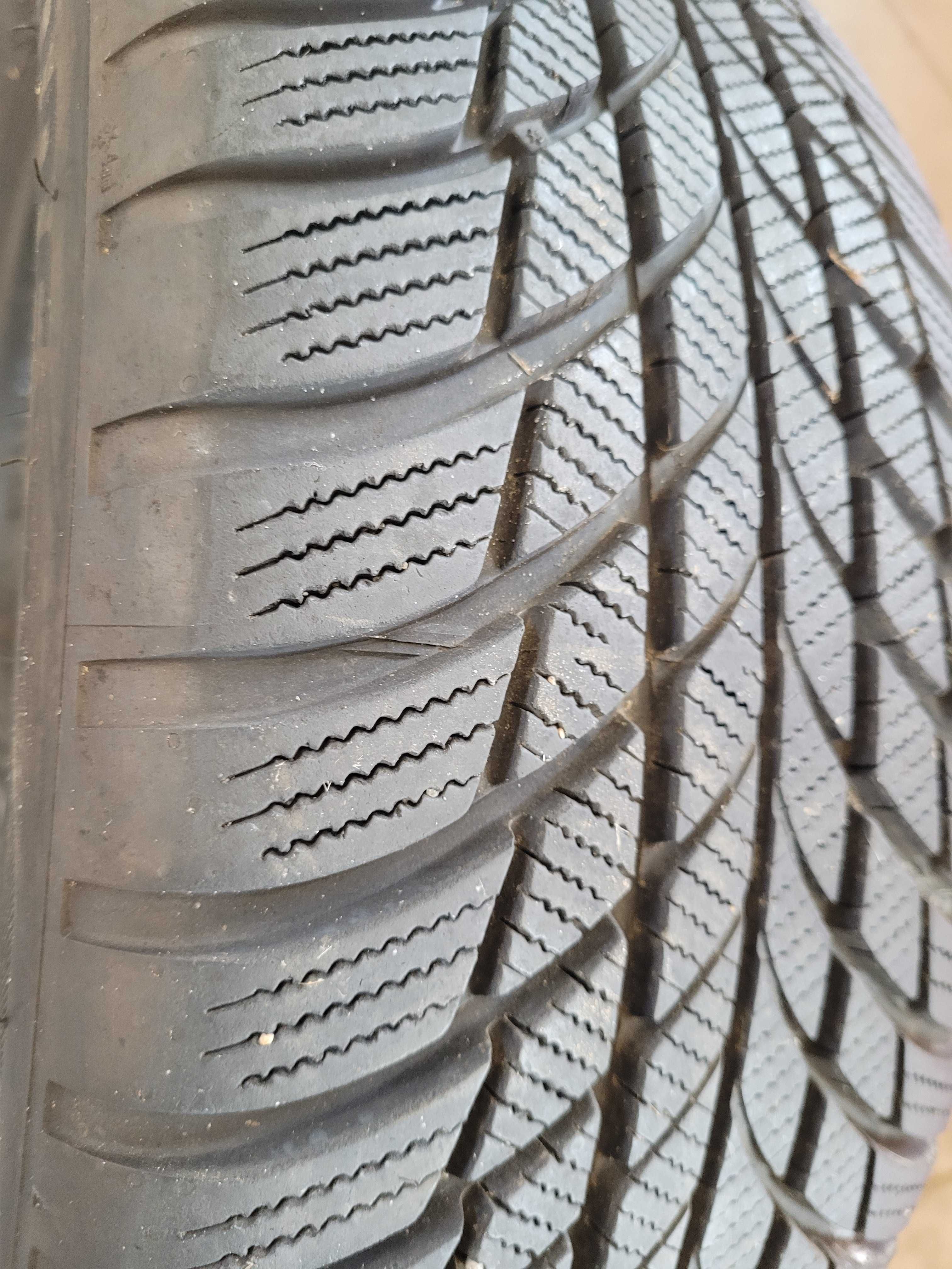 Opona Bridgestone 205/60 R 16