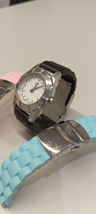 Relógio ONE com 3 braceletes – Estilo para todos os dias!