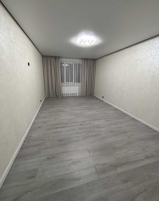 Двокімнатна квартира на Озерній, велика площа 80м.кв.