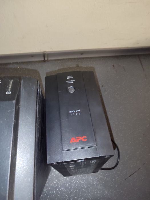 Бесперебойник APC UPS 1000-1100
