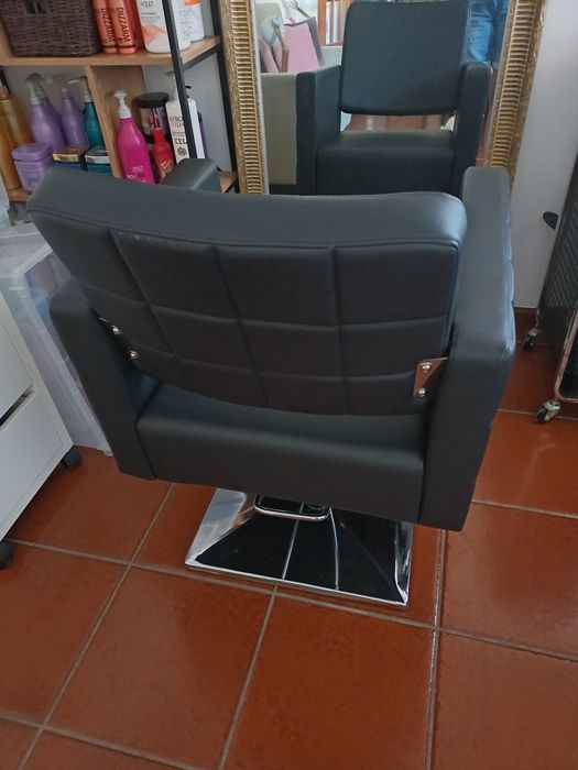 Cadeira Hidráulica de cabeleireira  + suporte de pés.