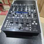 Behringer DDM4000 cyfrowy mikser DJ