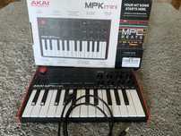 Akai MPK mini.