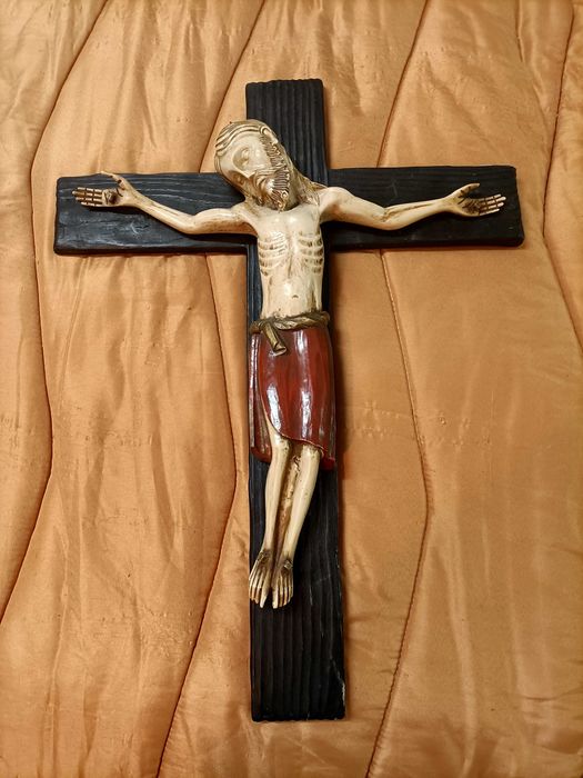 Estátua de Jesus Cristo em cruz