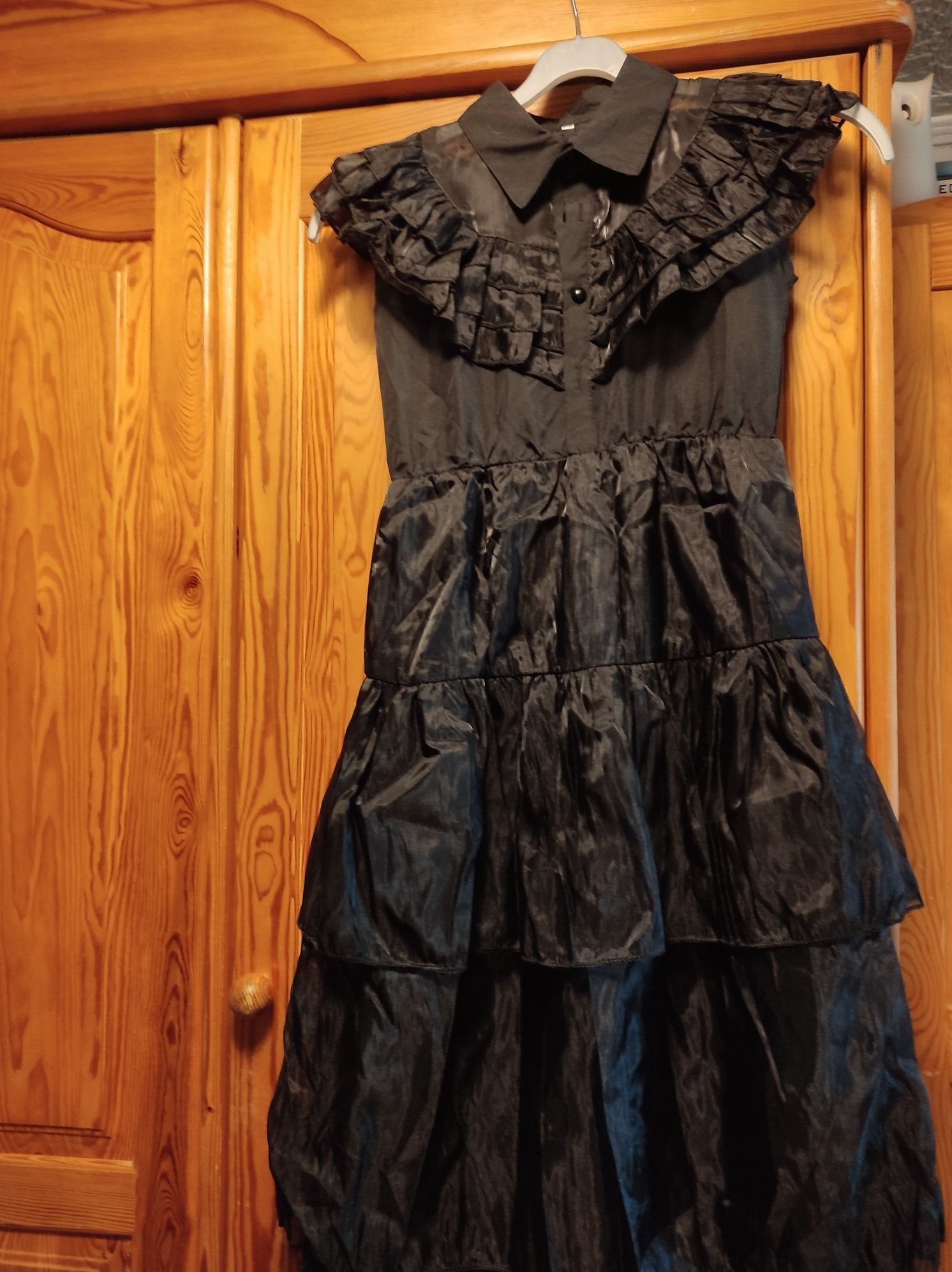 Sukienka  dziewczęca czarna z falbankami na 150 cm