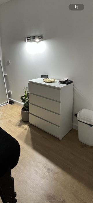 Komoda Jysk biała na 4 szuflady