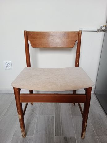 Krzesła używane często PRL, kolekcja.