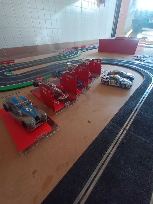 Pista SCX / Scalextric completa e muito material