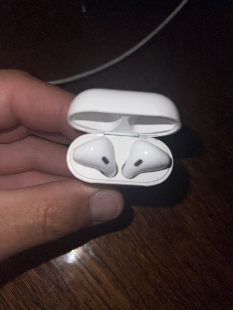 Airpods 2 бу в хорошем состоянии оригинал
