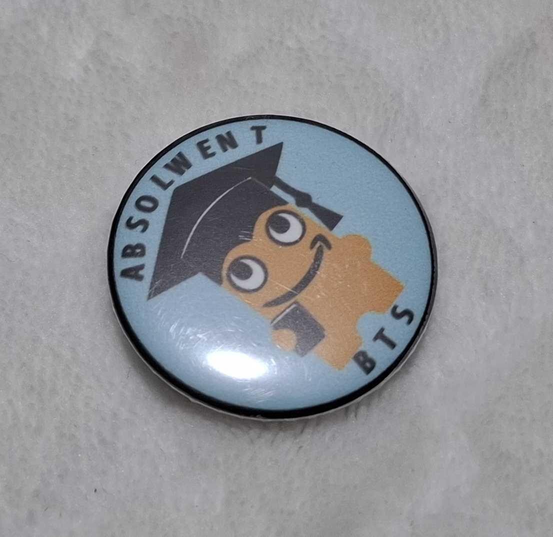 Przypinka, Amazon, Peccy Absolwent BTS, 3,2cm
