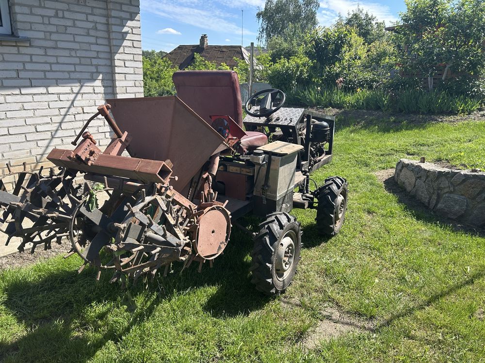 Продам саморобний трактор у відмінному стані з усім навісним.
