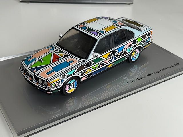 1:18 MINICHAMPS BMW 525i E34 Limousine / ArtCar by Esther Mahlangu