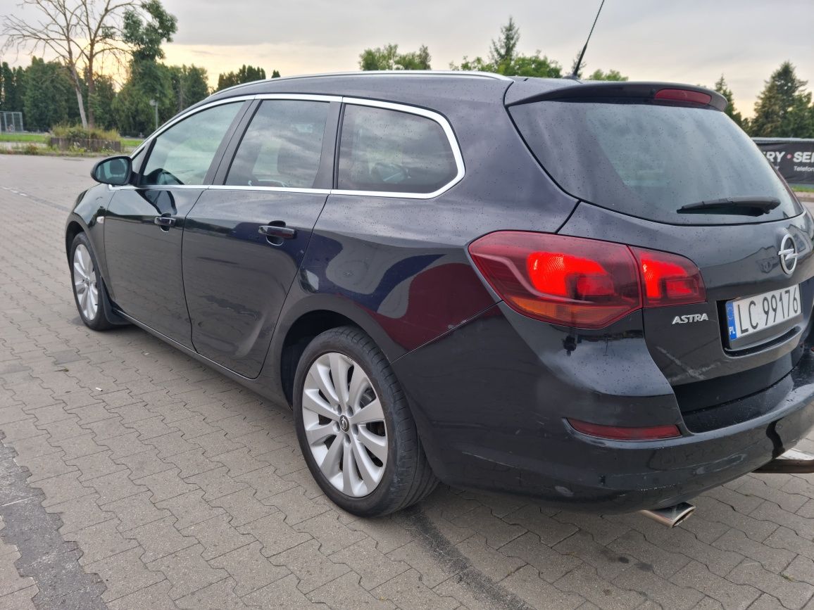 Opel Astra J Cosmo Sport Tourer 1.4 T 140 km bezwypadkowy serwisowany