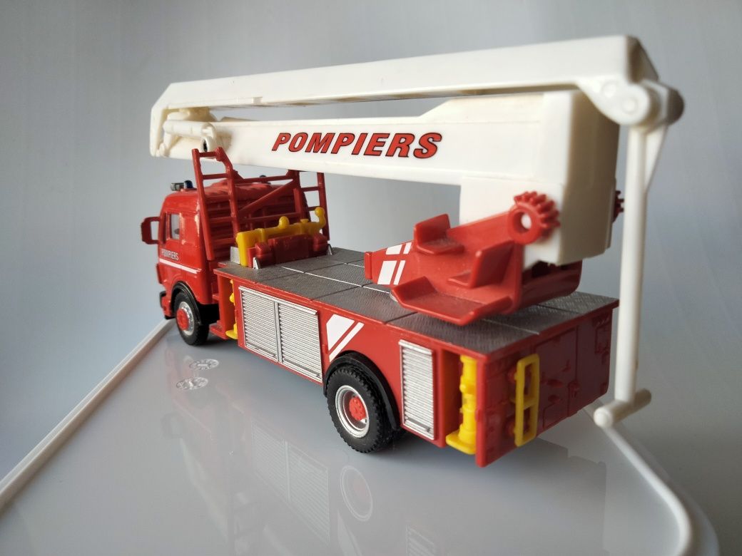 1/87 Mercedes Actros Escada - Bombeiros (Hongwell)