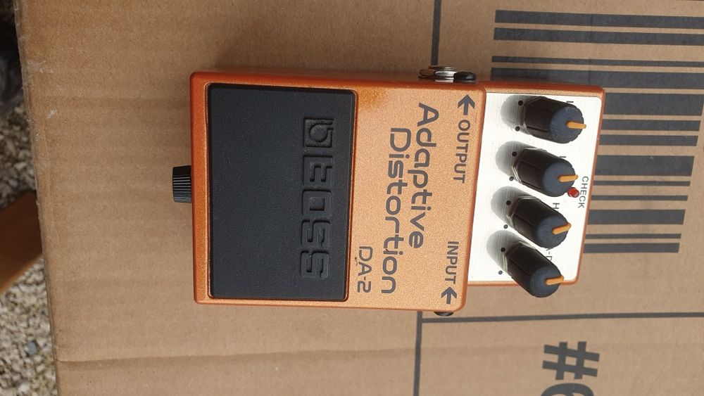 BOSS DA-2 Adaptive Distortion nowoczesny efekt MDP