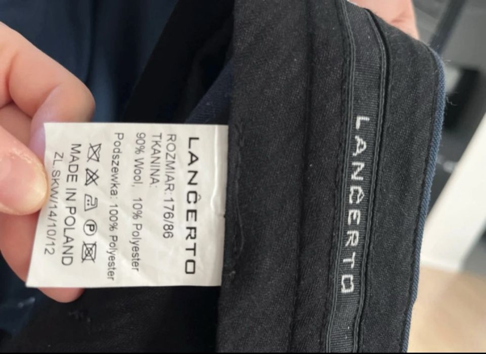 granatowy garnitur Lancerto