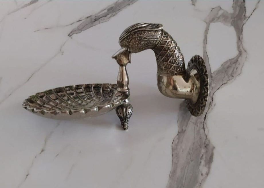 Saboneteira de parede em bronze