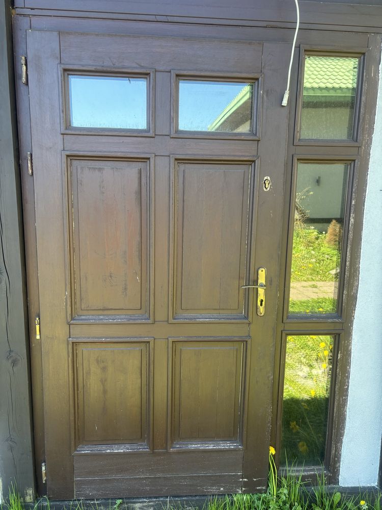 Drzwi wejsciowe drewniane z wstawką