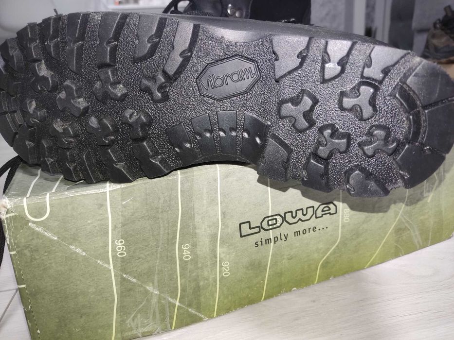 Берці lowa mountain boot GTX.