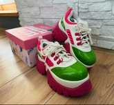 NOWE W 100% ORYGINALNE Koi Footwear
