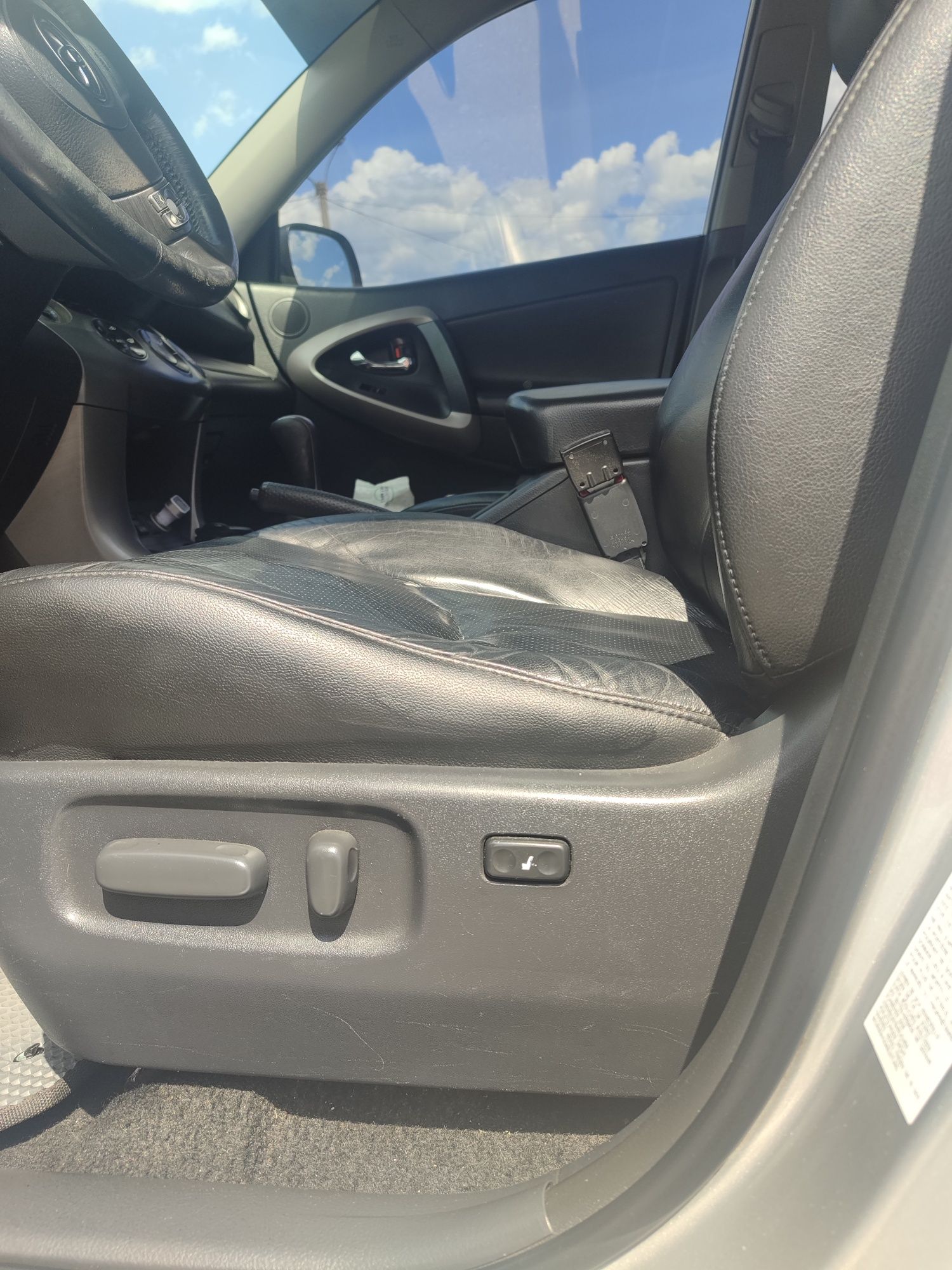 Aвтомобіль Toyota Rav 4 2006