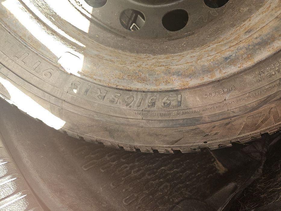 Opony zimowe 195/65 R15 + stalówki