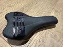 siodełko rowerowe BikeYoke Sagma Carbon, szer. 142 mm, czarne
