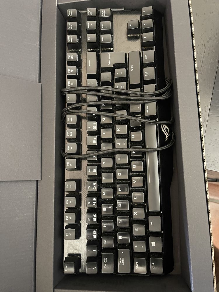 Teclado Mecanico ROG claymore