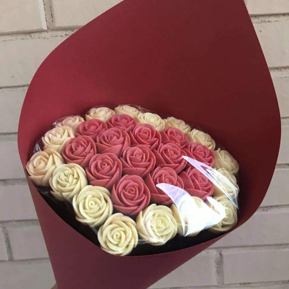 Букет із шоколадних троянд, хризантем