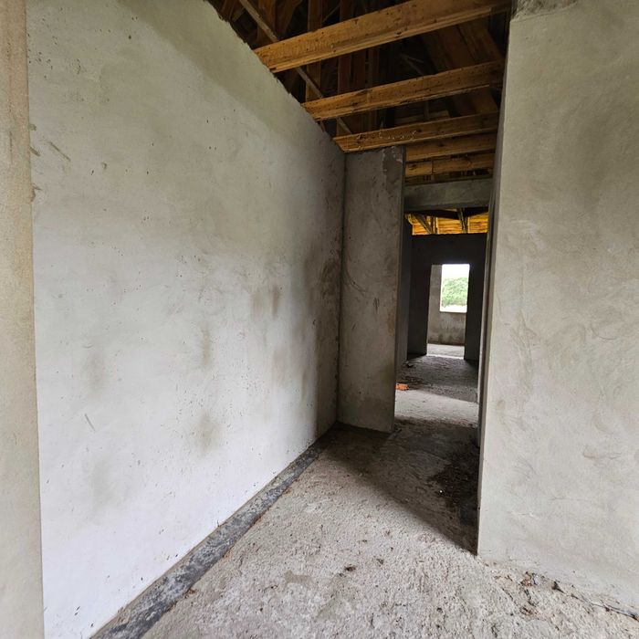 Dom blisko Leszna - 4 sypialnie, salon z aneksem. Działka 2000m²